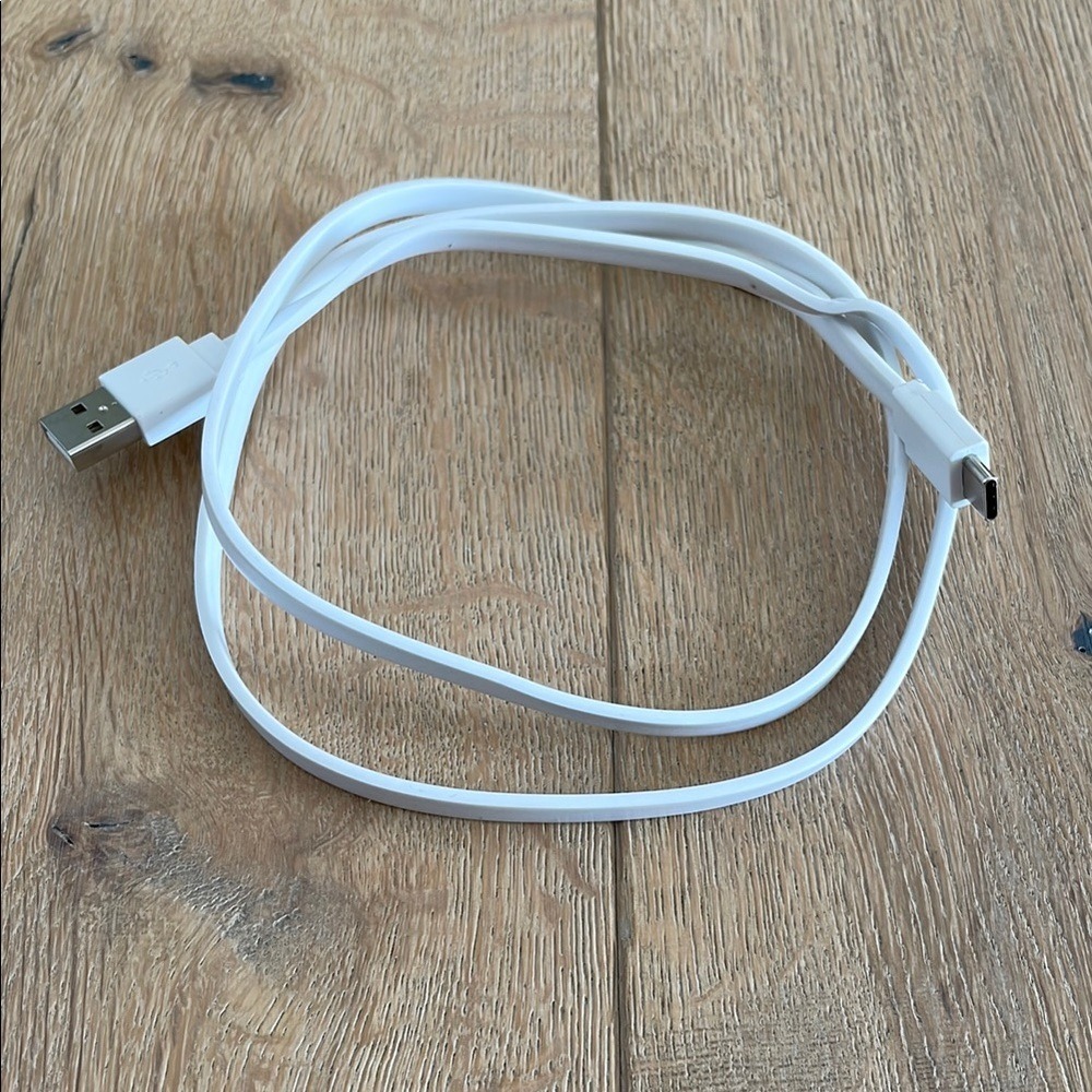 White USB to‎ Micro USB Cable